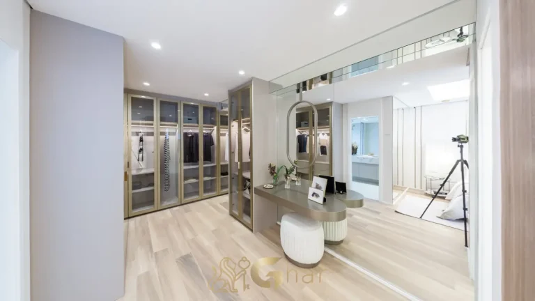 Closet da suíte master no Bosque Cerejeiras Jardim das Perdizes