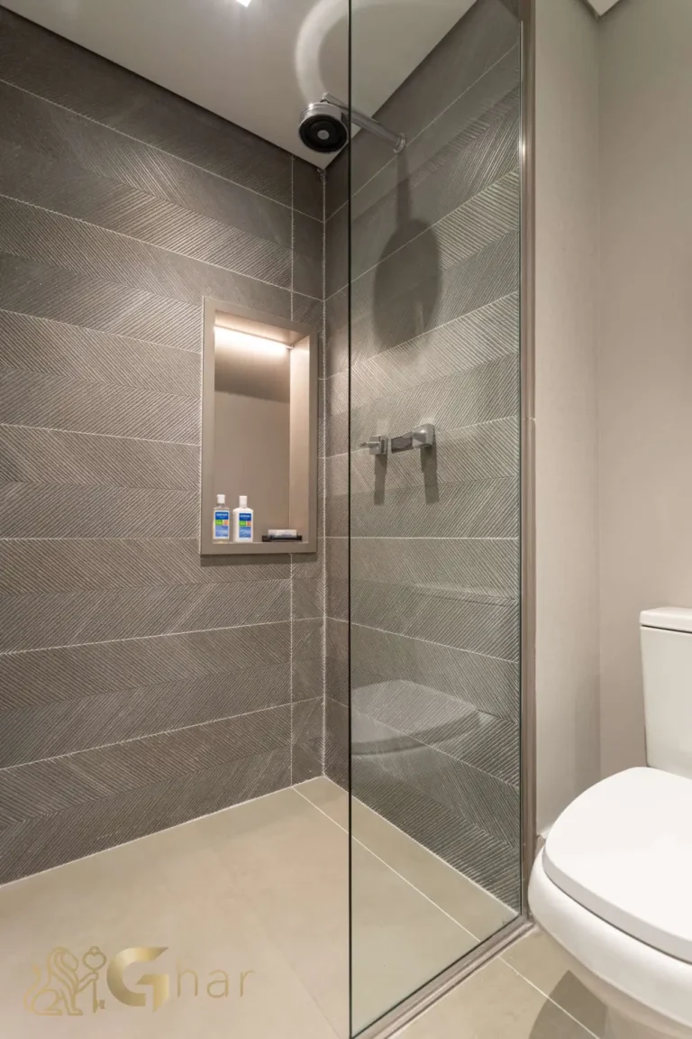 Suíte 2 com banheiro decorado no Bosque Pitangueiras Jardim das Perdizes