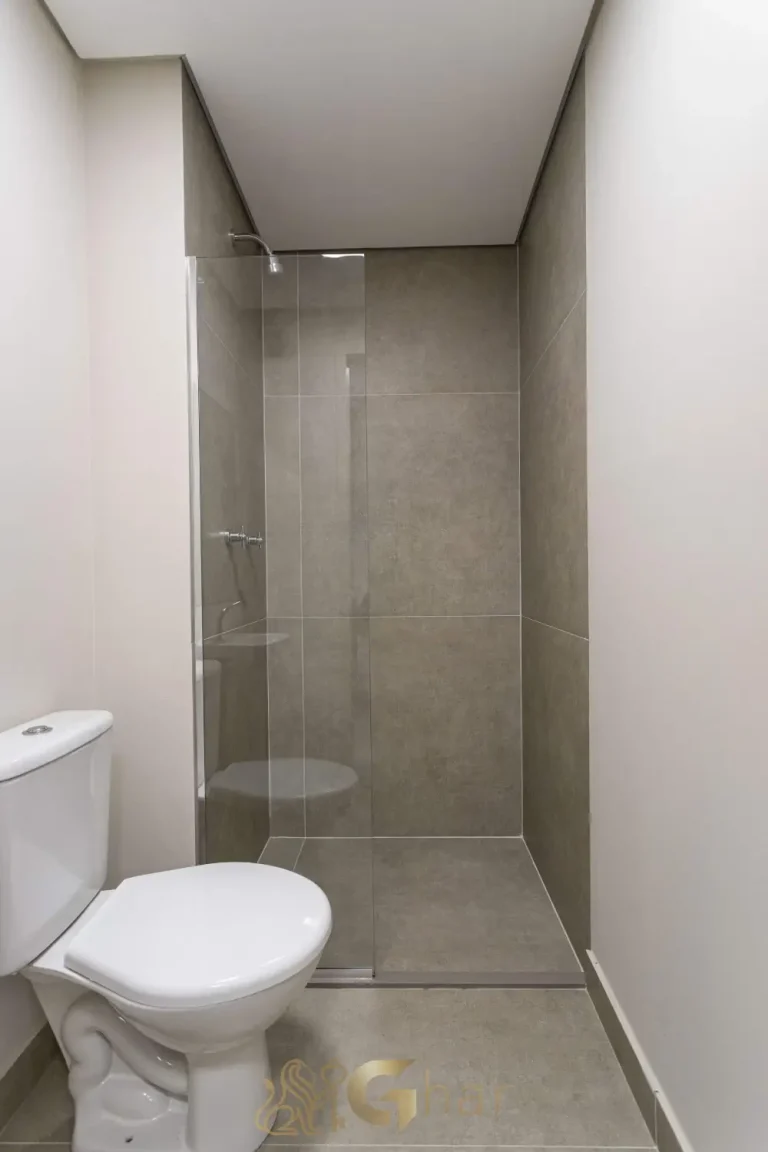 Banheiro de serviço no apartamento decorado Reserva Figueiras Jardim das Perdizes