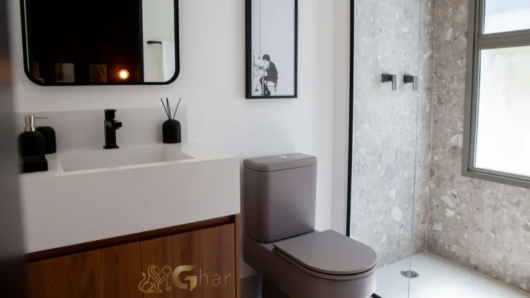 Banheiro da terceira suíte decorada no The View Ibirapuera em São Paulo