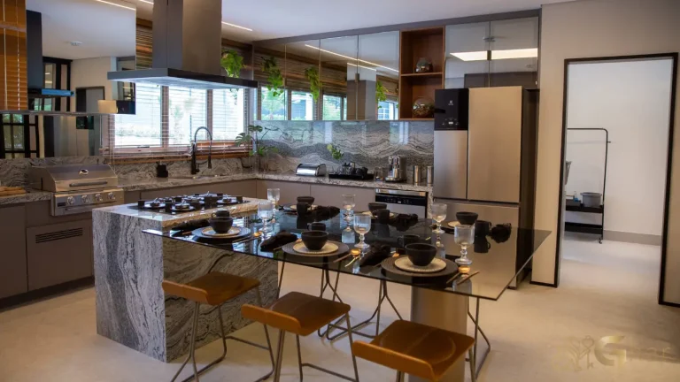 Cozinha planejada decorada no The View Ibirapuera