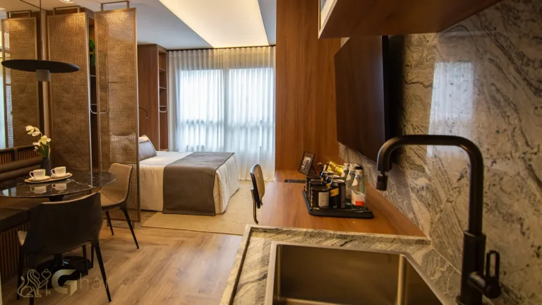 Cozinha decorada em apartamento do The View Ibirapuera Residences em São Paulo