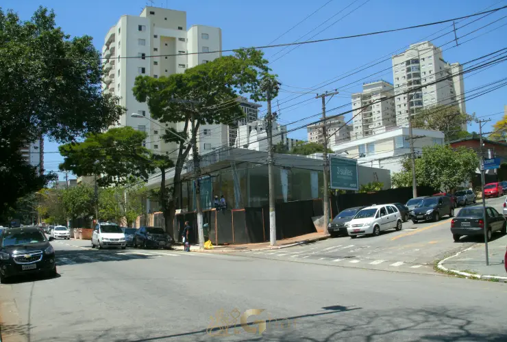 Esquina das ruas Doutor Jesuíno Maciel e Sebastião Paes no bairro Campo Belo Zona Sul de São Paulo