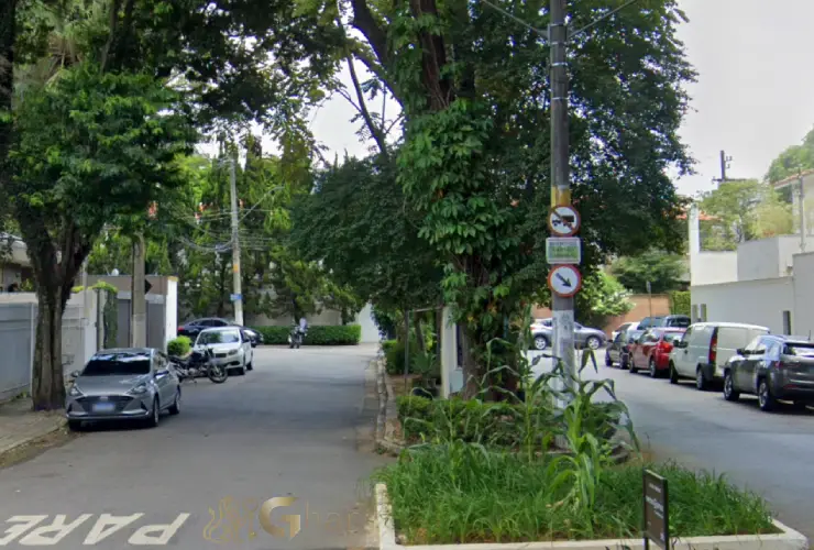 Ruas arborizadas do bairro Jardim Europa na Zona Sul de São Paulo
