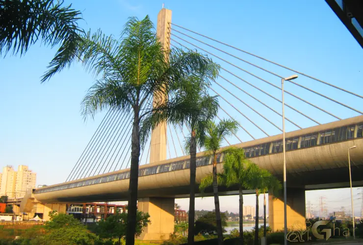 Entrada da Estação Santo Amaro na Zona Sul de São Paulo