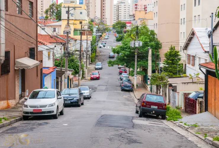 Rua tranquila no bairro Saúde Zona Sul de São Paulo