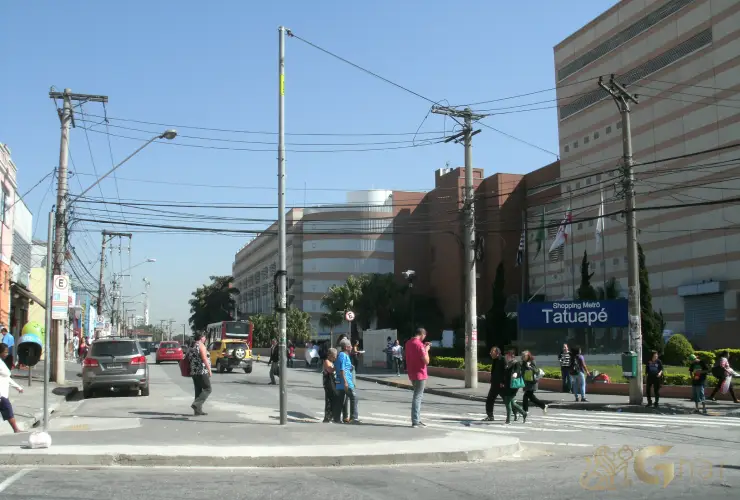 Estação de metrô e Shopping Tatuapé na Zona Leste de São Paulo