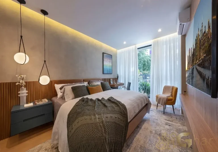 Suíte master decorada no apartamento de 148m² do Valen Capote Valente Pinheiros