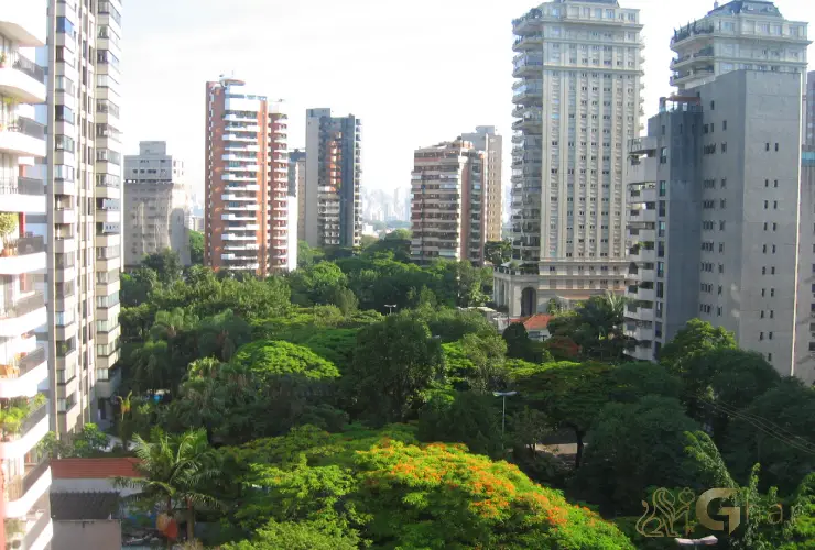 Praça Pereira Coutinho na Vila Nova Conceição, ponto central do bairro na Zona Sul de São Paulo