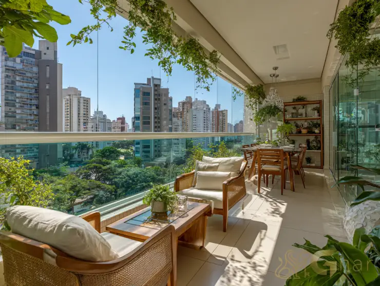 Varanda decorada em imóvel na zo de sp