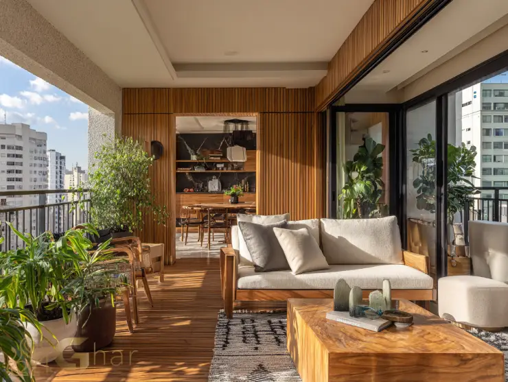 Varanda gourmet e vista panorâmica em residência em um edifício da capital paulista