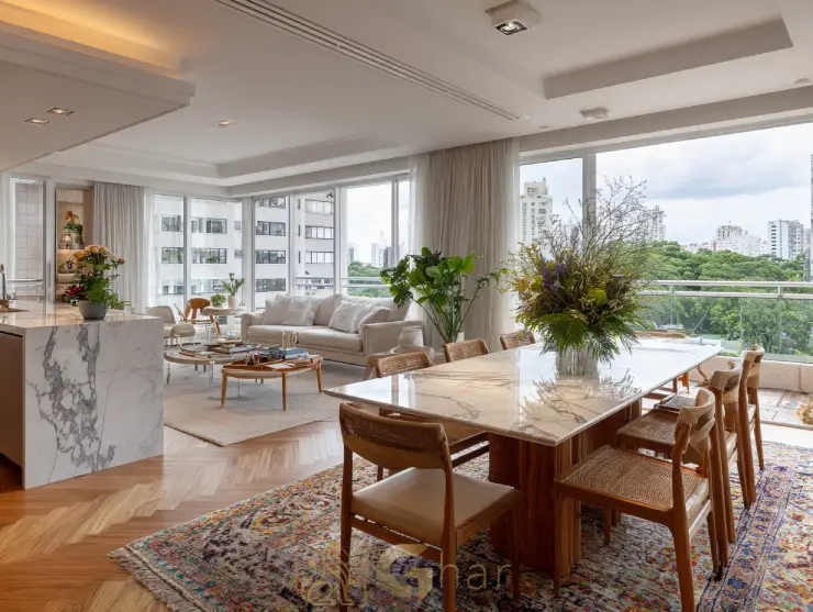 Sala de jantar e estar integradas em apartamento à venda na Vila Clementino