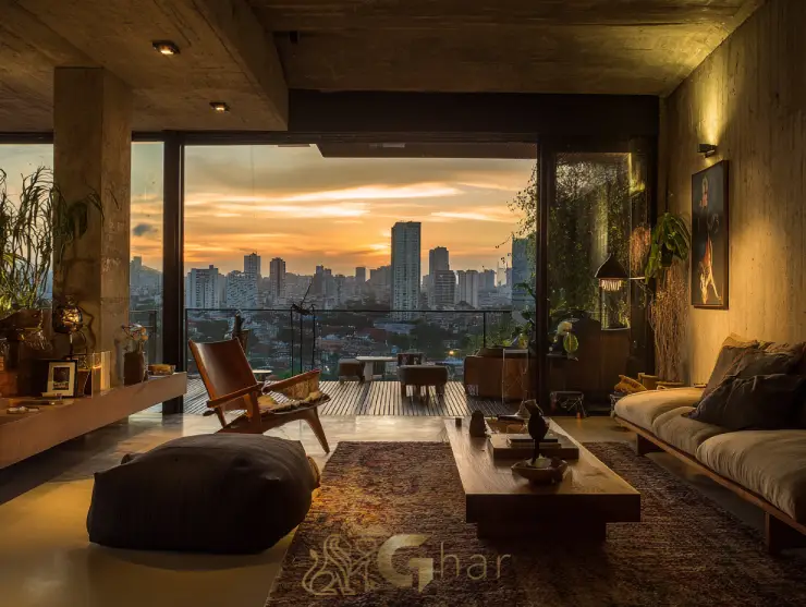 Imóvel moderno na capital paulista com sala de estar e varanda integrada