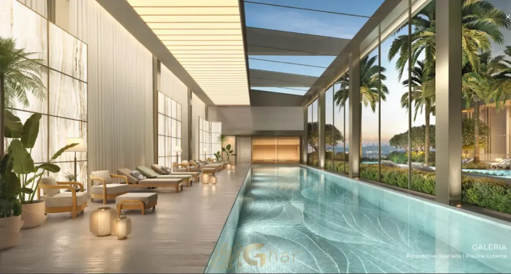 : Piscina interna com vista do Vista Cyrela Furnished by Armani/Casa Torre Venezia