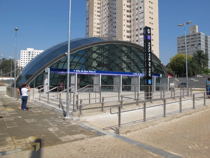 Estação de metrô próxima ao bairro Alto da Boa Vista na Zona Sul de São Paulo