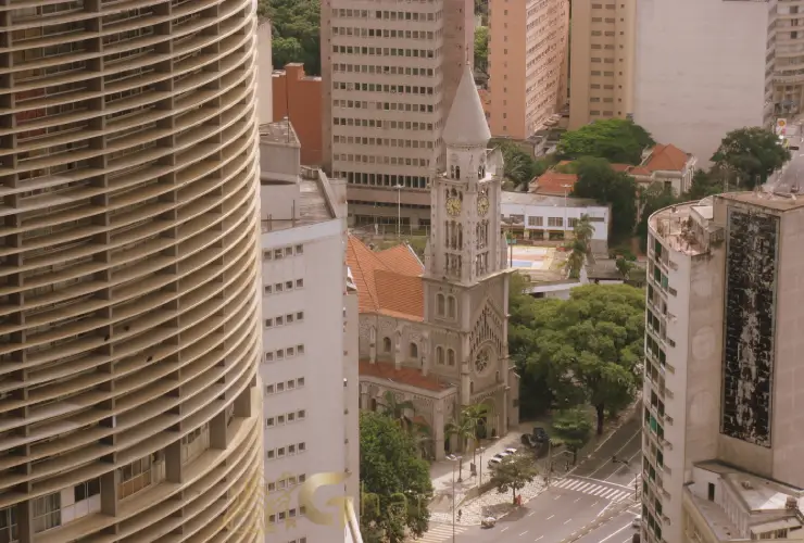 Vista panorâmica da Consolação com a Igreja e o Edifício Copan no Centro de São Paulo
