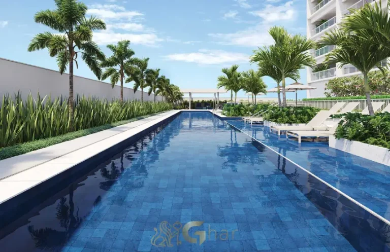 Piscina adulto do East Blue Residences Tatuapé com deck e espaço para relaxamento