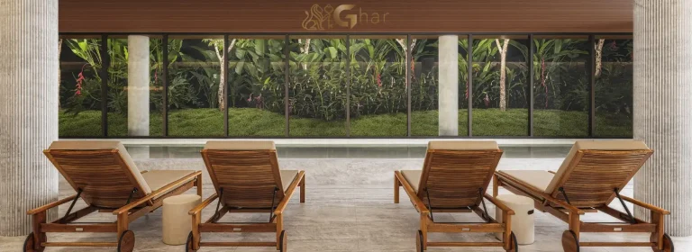 Deck da piscina do Lindenberg Moema em condomínio de alto padrão