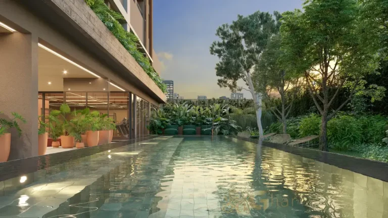 Piscina descoberta do MAC Pinheiros com deck e área de lazer