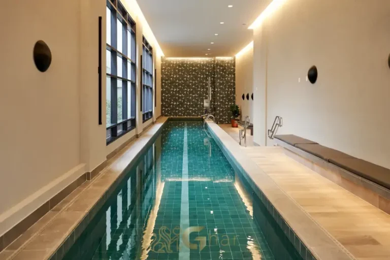 Piscina coberta climatizada do condomínio Máden Vila Madalena com lazer completo