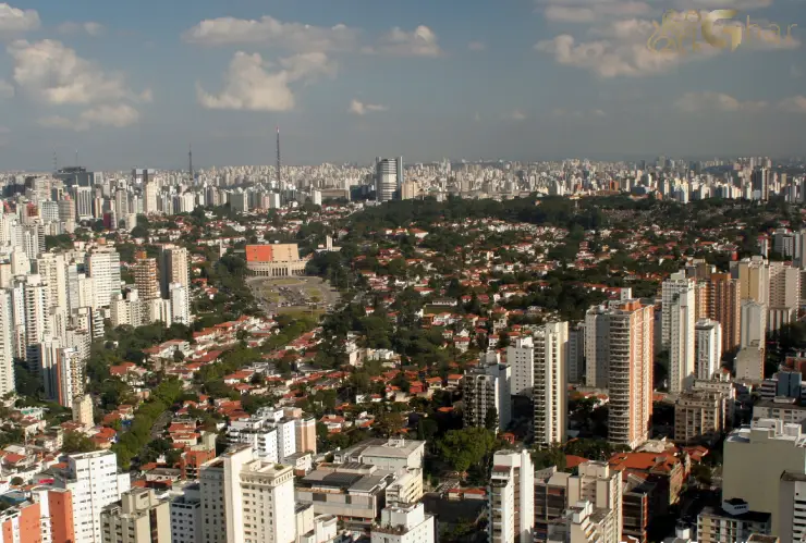 Vista do bairro Pacaembu em São Paulo com prédios e Estádio do Pacaembu