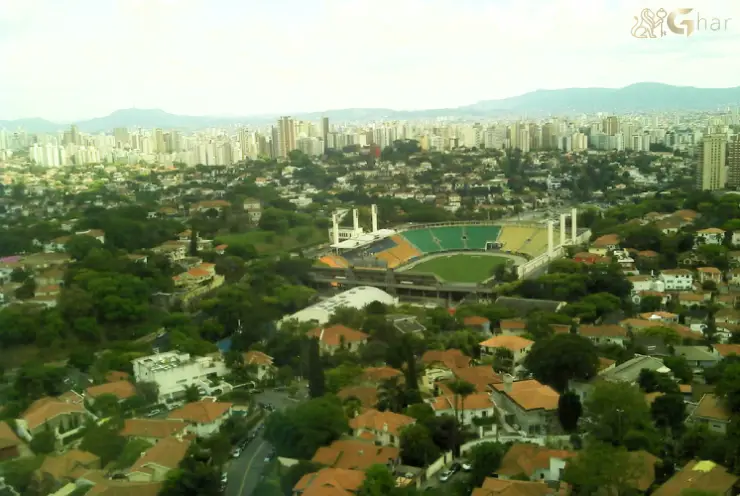 Vista aérea do bairro Pacaembu em São Paulo com áreas verdes e residências