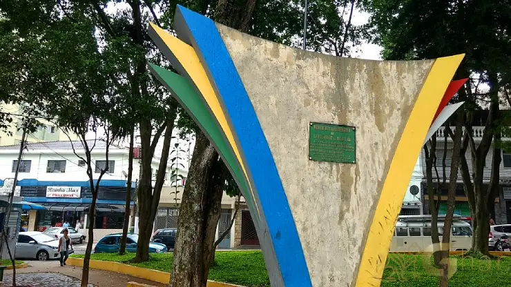 Ruas praça e comércios da Zona Leste de São Paulo