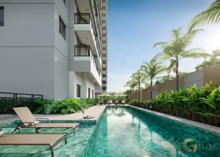 Piscina com deck molhado do condomínio Alto Chácara Santo Antônio na Zona Sul de São Paulo