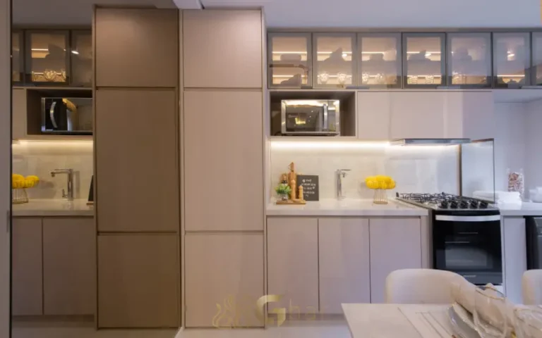 Cozinha integrada do apartamento decorado do Guedala Park Premium no Jardim Guedala