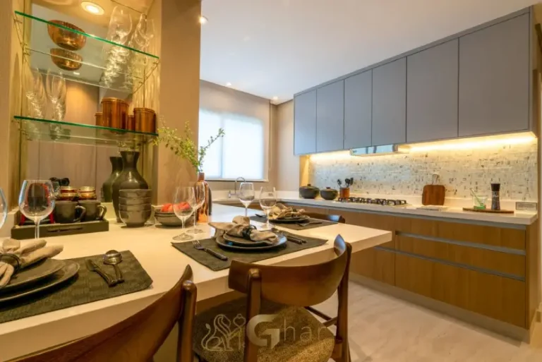 Cozinha com copa integrada no apartamento decorado de 153 m² no Ibirapuera Park Houses