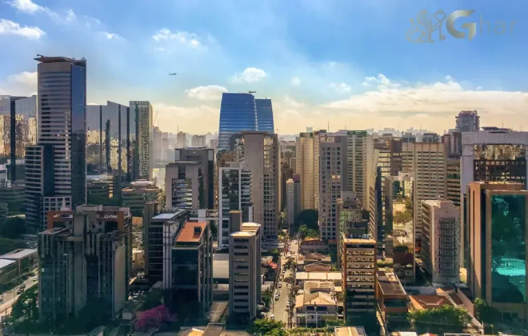 Vista aérea do bairro Itaim Bibi com prédios residenciais e comerciais em São Paulo