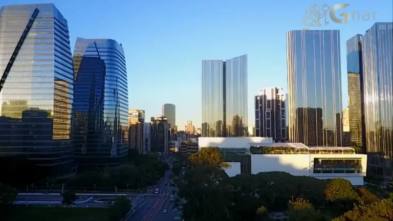 Vista aérea do Itaim Bibi com prédios, ruas, avenidas e áreas comerciais