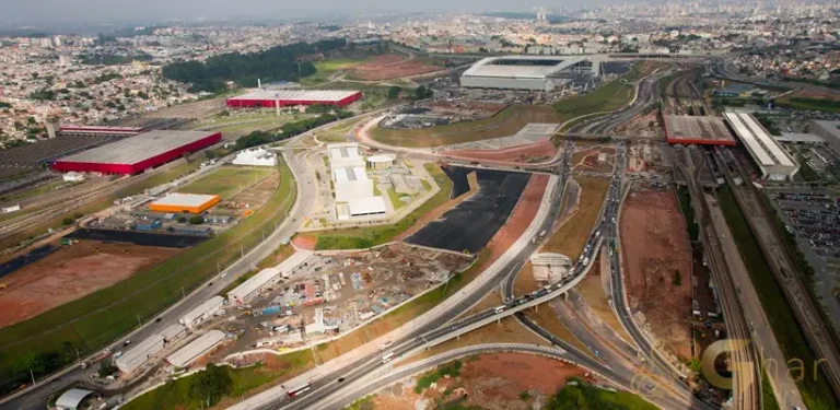 Vista aérea do bairro Itaquera na Zona Leste de São Paulo, com áreas residenciais e infraestrutura urbana