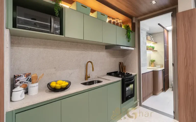 Cozinha com área de serviço do apartamento decorado no Like Campo Limpo