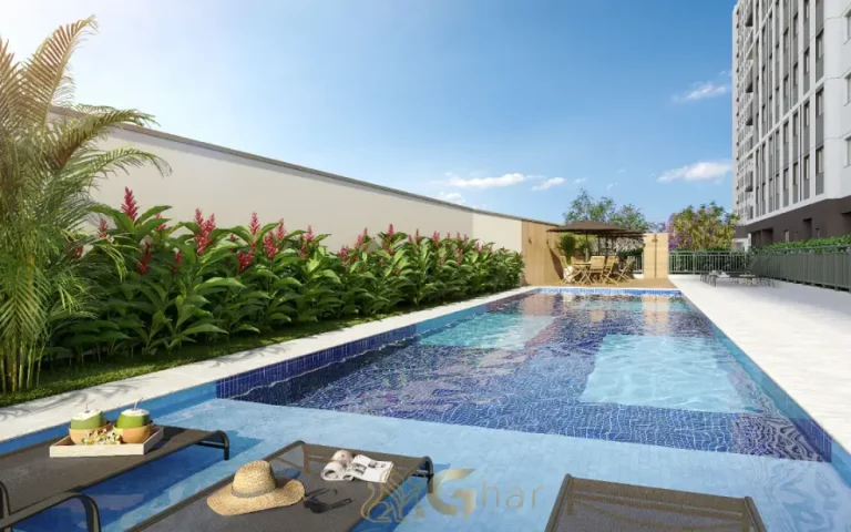 Piscina com deck molhado do condomínio Mérito Santo Amaro em São Paulo