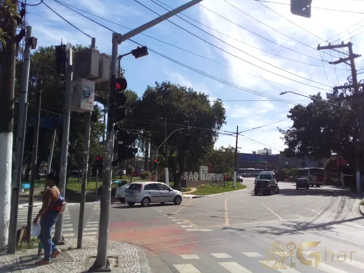Ruas e rotatória do bairro São Mateus na Zona Leste de São Paulo