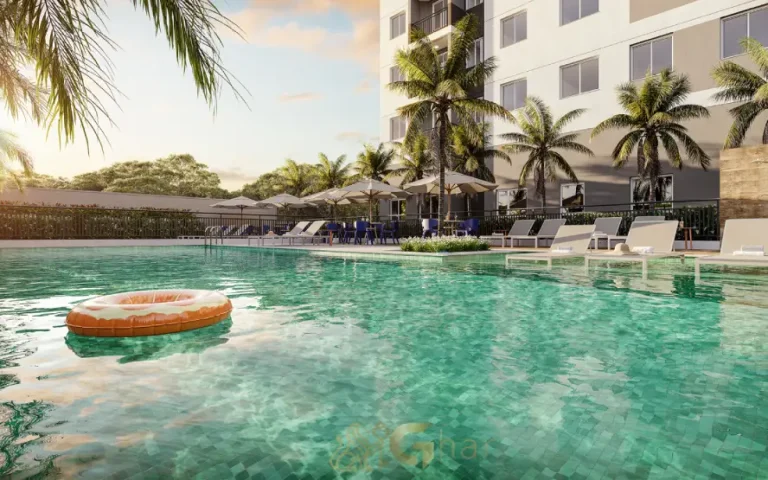 Piscina com deck molhado do The Place Barra Funda em área de lazer completa