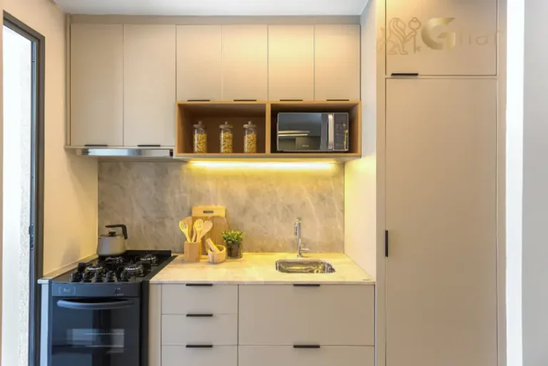 Cozinha do apartamento decorado do Uniq Panamby com layout moderno e funcional