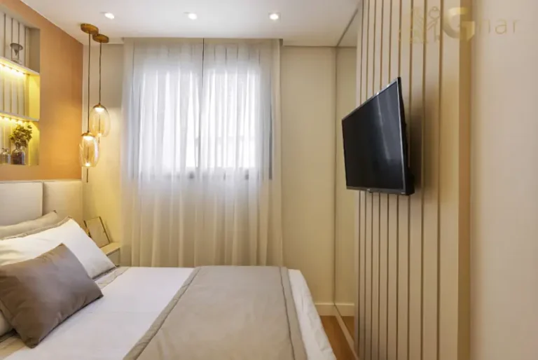 Quarto de casal no apartamento decorado do Uniq Panamby com design aconchegante