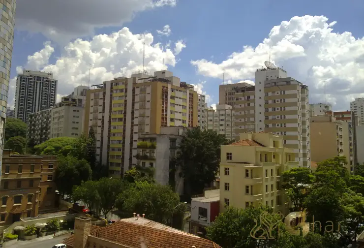 Vista urbana da Vila Buarque, bairro no Centro de São Paulo, com prédios residenciais e infraestrutura completa