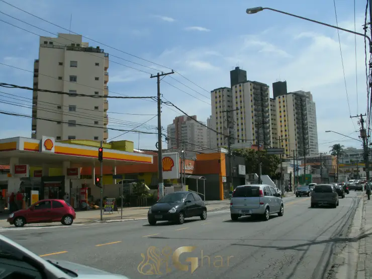 Avenida do Cursino com comércio e prédios residenciais na Zona Sul de São Paulo