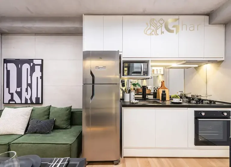 Cozinha aberta integrada à sala no apartamento decorado do Mistá by Plano&Plano Tupinás