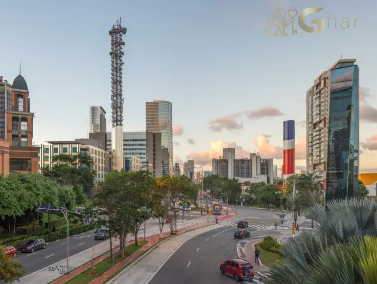 Ruas residenciais e prédios no bairro Morumbi em São Paulo