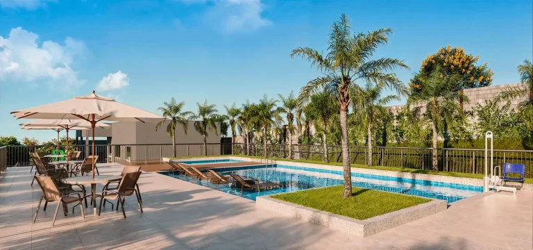 Piscina com deck molhado do Residencial Poente das Orquídeas em Pirituba, São Paulo