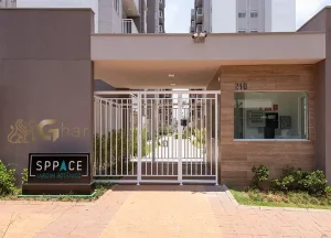 Fachada e portaria do Sppace Jardim Botânico no Cursino