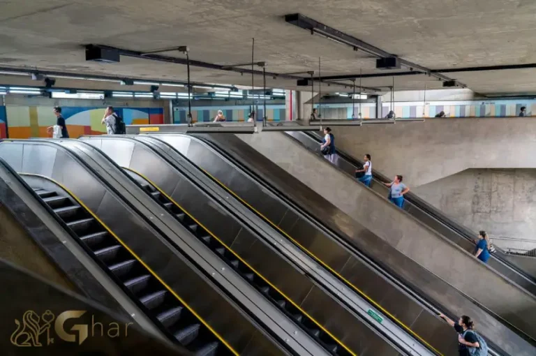 Escadas rolantes de acesso interno na estação Santana metrô SP