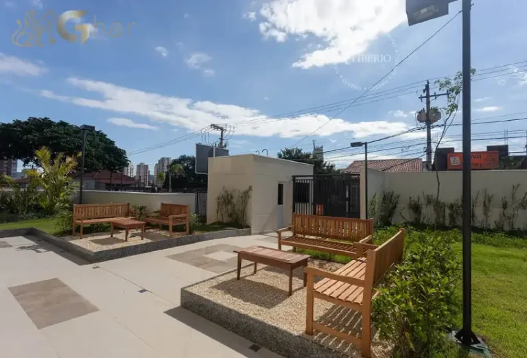 Praça de entrada em condomínio de apartamentos no Santana São Paulo