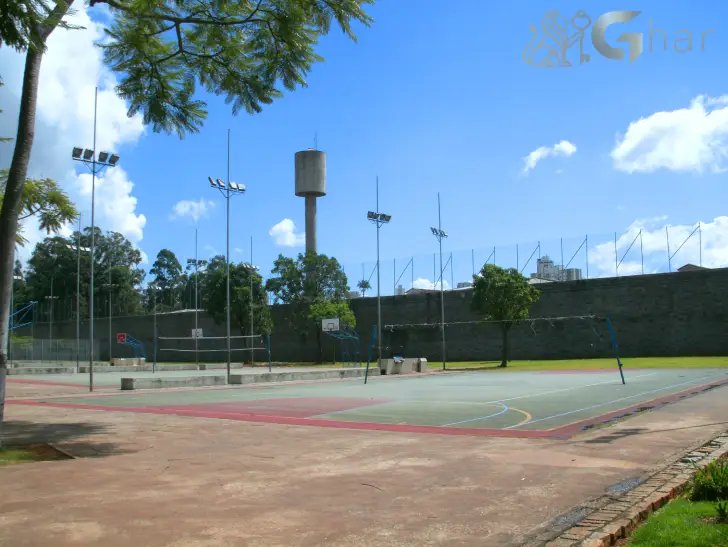 Quadras esportivas na Zona Norte com estrutura para prática de esportes ao ar livre