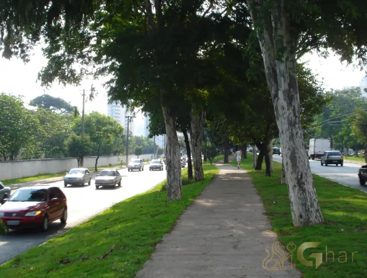 Tráfego de veículos na Avenida Braz Leme com acesso à Marginal Tietê em Santana