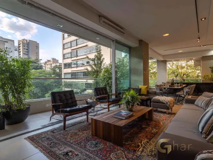 Varanda de apartamento na ZN de São Paulo com vista urbana e espaço para lazer